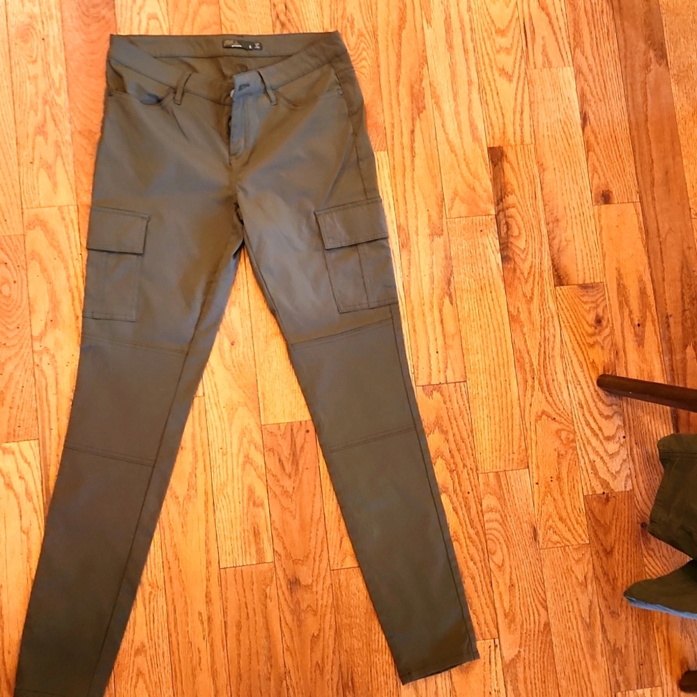 EUC - PrAna slim cargo pants, size 8